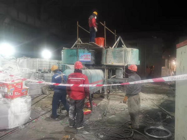 鐵溝澆注料噴注施工現場